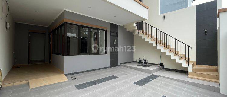 Rumah Muara Karang Uk 8x15 3.5 Lantai Brand New  1