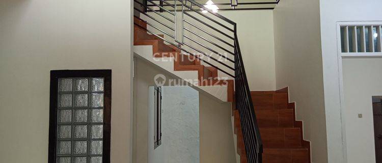 Rumah 2 Lantai Strategis Dekat Stasiun Di Bekasi Selatan R2069 1