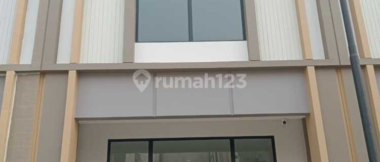 For rent. 2-story shop house. Facing the street at Lago Street. 1