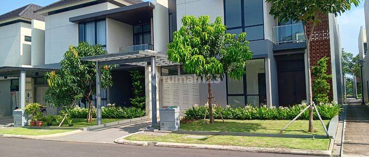 Langka,dijual Rumah Baru Posisi Bagus di Cluster Emily Summarecon 1