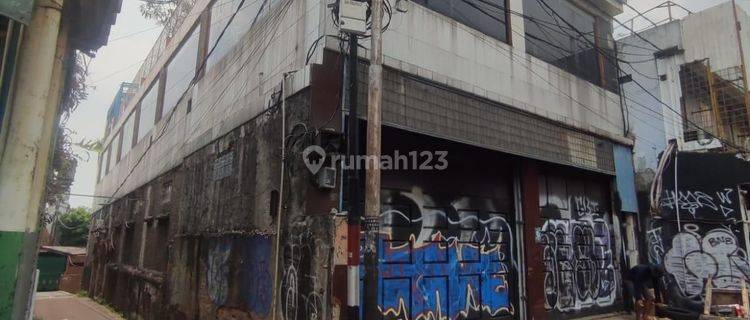 Ruko Gandeng Strategi dekat pasar Kramat jati Jakarta Timur 1