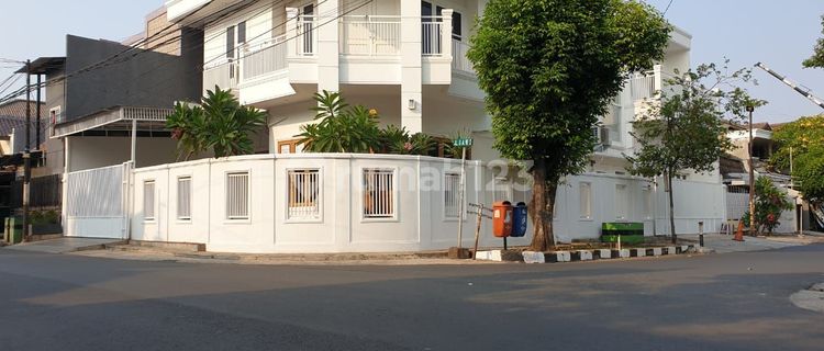 Rumah Posisi Hoek Siap Pakai Di Rawamangun Jakarta Timur 1