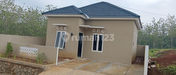 RUMAH BARU FASILITAS KOLAM RENANG DI GUNUNG PATI SEMARANG 1