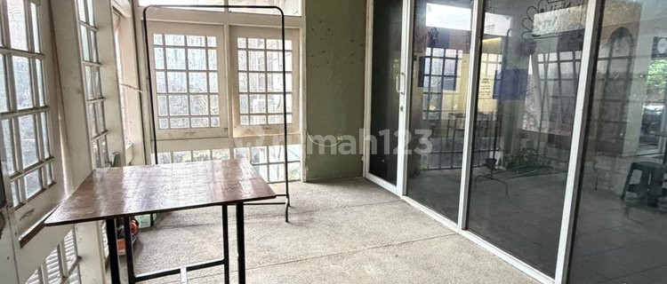 Kios Ciumbeuleuit Near UNPAR 1