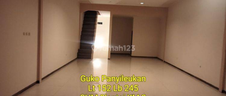 Ruko 3lantai dengan HALAMAN SANGAT LUAS 1