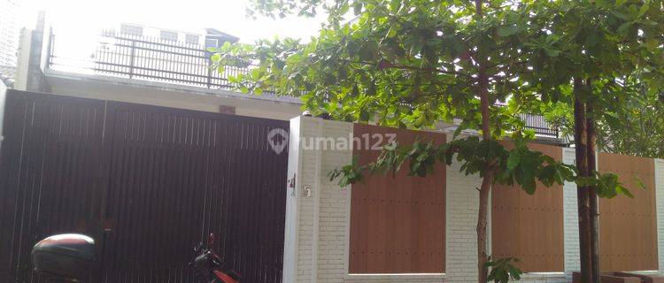 Rumah Kemang Utara, Lt 340 M2, Harga Sewa 300 Juta 1