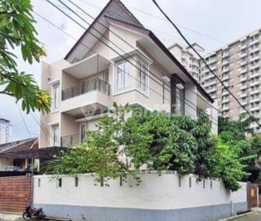 Rumah Kebon Jeruk, Lt 287 M2, Hoek, Shm, Hrg 5.9 Milyar  1