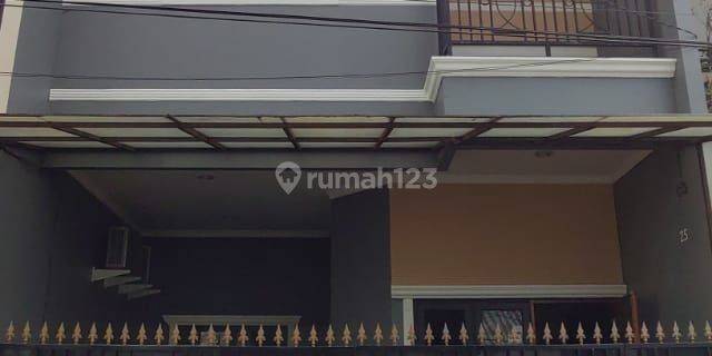 Rumah 3 Lantai Di Tanjung Duren Jakarta Barat  1