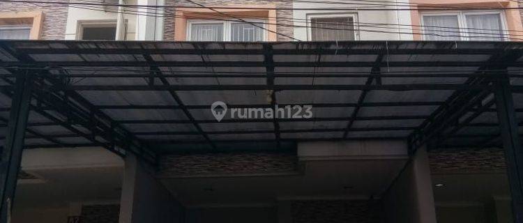 Rumah 3 lantai di Duri Kepa Jakarta Barat 1