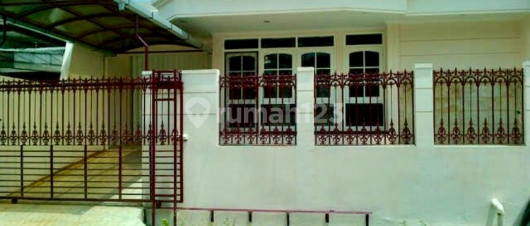 Hasanudin Permata Kuning Tanahmas Central Semarang City House for Rent. Location Close to Everything. Ready to Use Immediately. 1