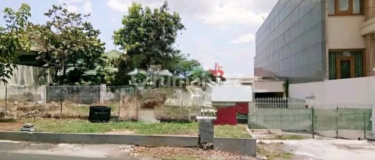 Renting a commercial space in a prime, elite area, flood-free and highly strategic. Suitable for a restaurant or other businesses. 1