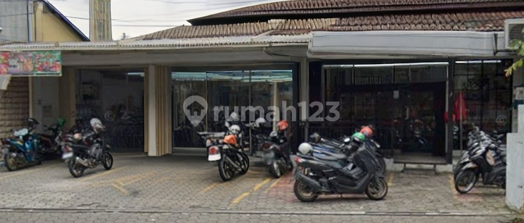 House Usable for Business on Sultan Agung, Nice Width, Busy Road in Elite Area, Semarang 1