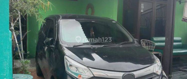 Rumah murah posisi hook di Depok 2 tengah 450 juta tanah luas ,akses mobil 1