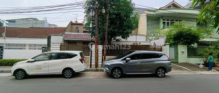 Dijual Cepat Rumah Murah  Dengan Lokasi Strategis Di Tanjung Duren Selatan 1