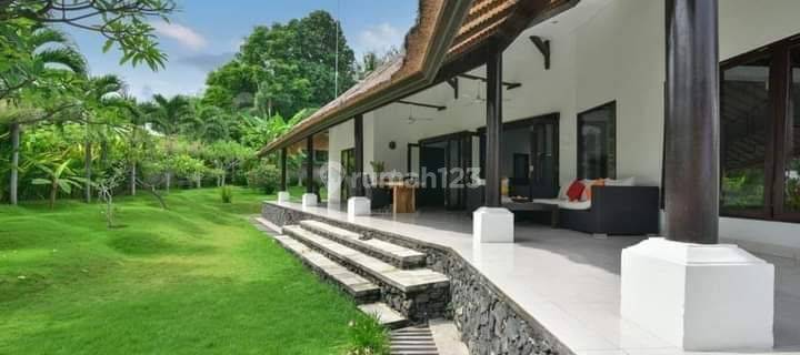 Villa For Sale North Bali Beach Front 1