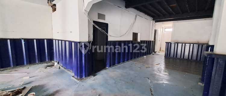 For Rent: Ready-to-Use Shop House or Commercial Space, Suitable for Business, Location at Buah Batu, Bandung 1