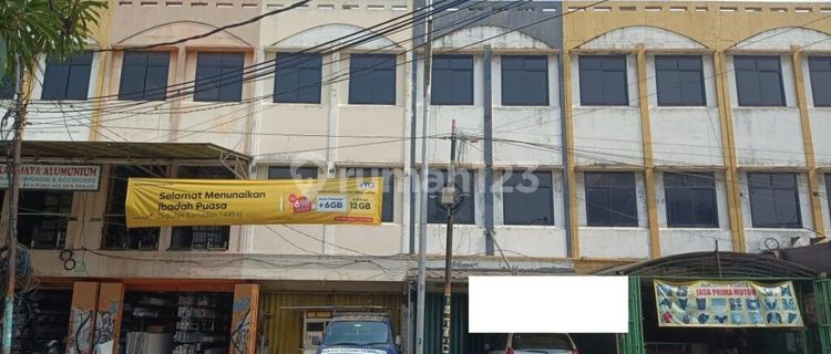 Ruko 3 Lantai Lokasi Strategis di Bekasi

 1