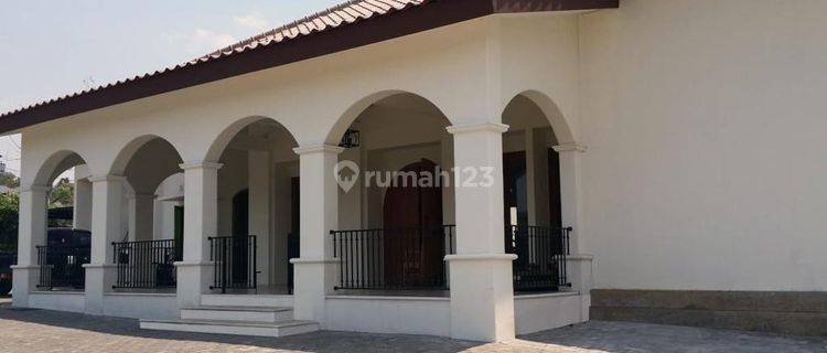 Rumah Mediterania Classic Modern dekat BSB City Ngaliyan Semarang 1