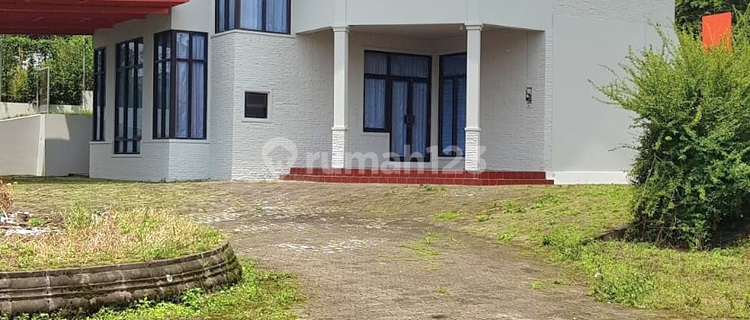 2-Story Villa with Mountain View in Bandungan Tourism, Semarang 1