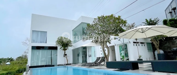 White Villa Near Gedongsongo Temple Bandungan Semarang 1