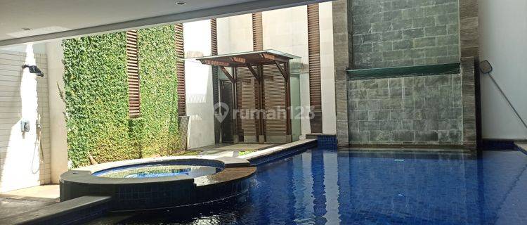 Disewakan rumah mewah 2lt di Simprug Golf Senayan Jakarta Selatan 1