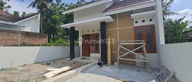 RUMAH CANTIK MURAH DI ARGOMULYO SEDAYU YOGYAKARTA 1
