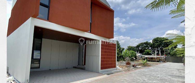 Rumah Mewah Dekat Uty One Gate System Jl Kabupaten Jombor Sleman 1