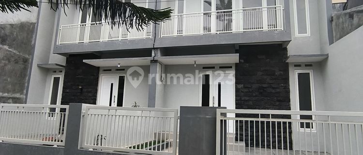 Rumah minimalis modern 2 lantai siap huni di joyogrand lowokwaru 1