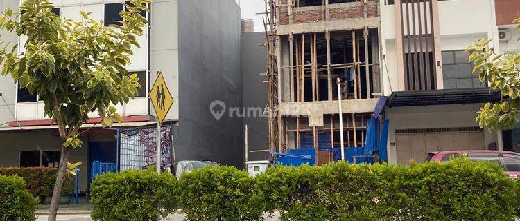 Sewa ruko di Metland Puri,Uk 5x15m,3 lantai,lokasi super ramai dan strategis,Harga:160 jt/thn nego 1