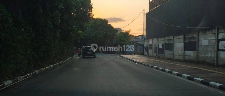 Tanah Disewakan di Kembangan Raya,jakbar,pinggir Jalan,lokasi Strategis,2 Arah,luas 2189m,harga 1,8 M Thn 1