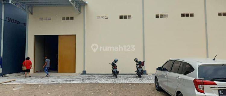 Gudang siap pakai bangunan baru jalan cor lebar 16 an meter bisa dilewati tronton akses ke tol dekat letak strategis 1