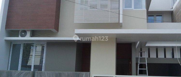 Rumah mewah ,cantik,minimalis siap pakai,tengah kota. Hanya 5 menit ke simpang lima,7 menit ke tugu muda,aman nyaman. 1