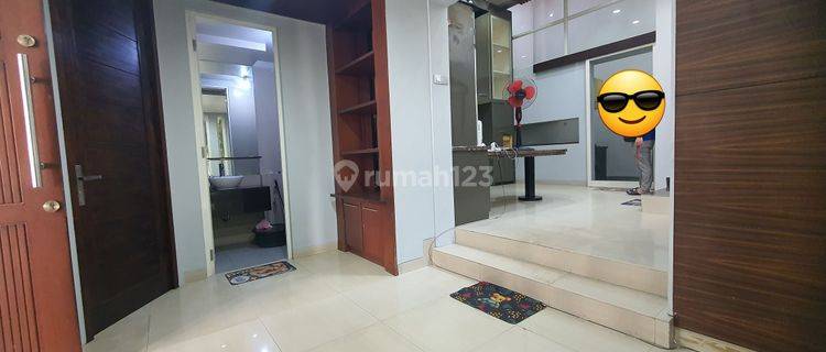 Rumah Grand Puri Grisenda 3 Lantai Semi Furnish Disewakan 1