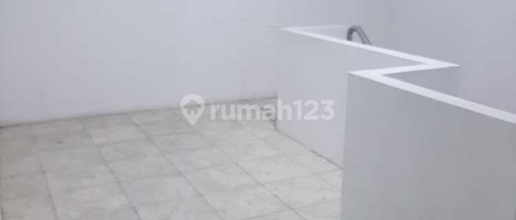 For Rent, Former Indomaret Location Jakakarsa, Land Area 330/Building Area 208, Contract: 5 years// 11.25 1
