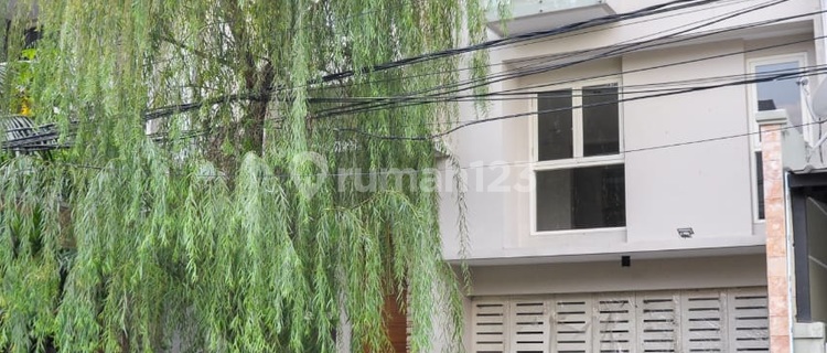 2-Story House in Gandaria Kebayoran Baru 4BR Area 181sqm 12M 06.25 1