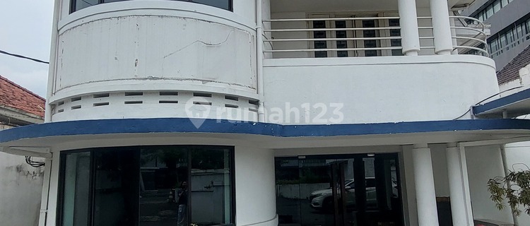 Rumah di Semarang Tengah Eks Kantor Tepi Jalan Raya 1
