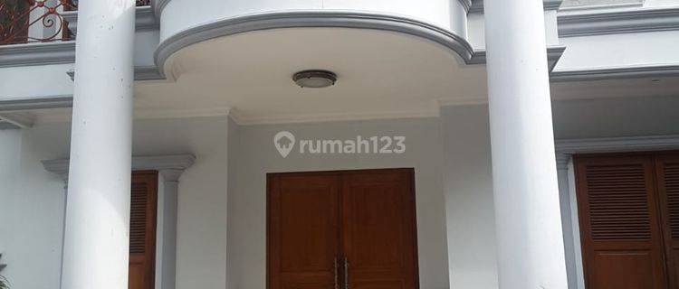 Rumah 3 Lantai Unfurnished SHM di Gandaria Kebayoran Baru Jakarta 1