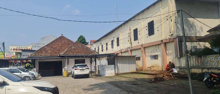 Rumah Disewakan , Parkir Luas Cocok Utk Restaurant, Kantor, Depan Jalan Raya 1