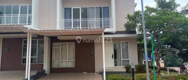 Rumah Mewah 2 Lantai Tengah Kota Cluster Banyak Taman  1