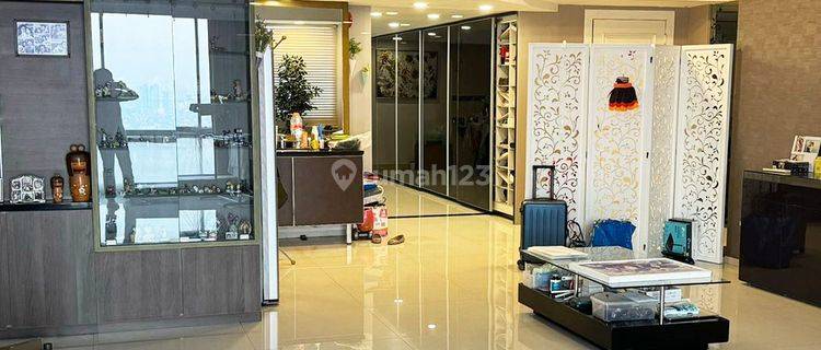 Sangat Luas 264 Sqm, Luxury, 4 Bedrooms, Semi Furnished, High Floor 1