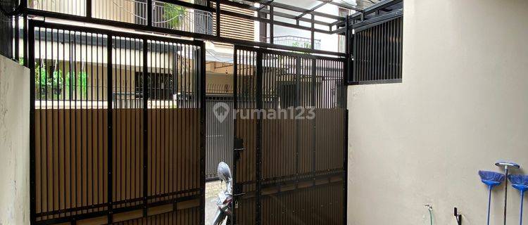 Rumah Modern Minimalis  lebar 6  Di Tomang  1