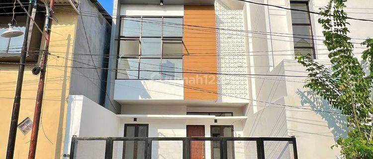 Dijual 3 unit, Rumah baru scandinavian Darmo Harapan Indah 1