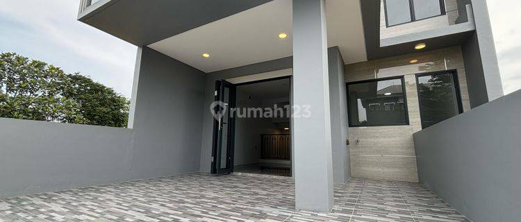 Rumah 3 Lantai di Sekitar Jalan Metro Tanjung Bunga, Makassar 1