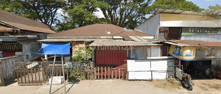 Rumah di Sekitar Jl Abdesir, Jl Dr Leimena , Makassar 1