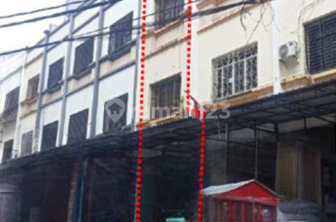 For Sale Shop House in Makassar Near Kh Wahid Hasyim Road, Nusakambangan Street, Hos Cokroaminoto Street 1