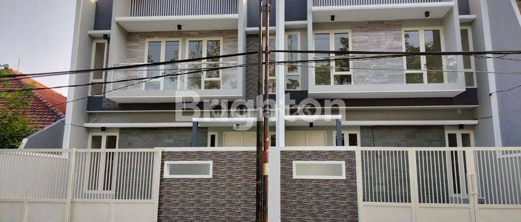 RUMAH BARU MODERN SCANDINAVIAN SERAH TERIMA JANUARI BERADA DI JALAN UTAMA BISA BUAT USAHA 1