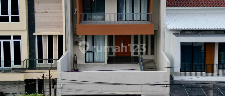 New House Modern Tropical Minimalist 4 Lantai Pulomas 1