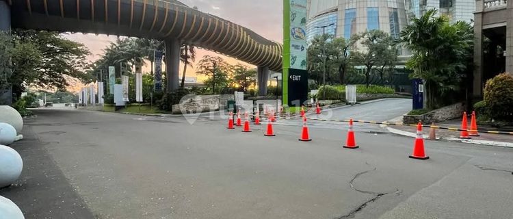 For Sale Central Park Area, Attached Shophouse (Ruko Gandeng) near Central Park Mall, West Jakarta, Business Garden Shopping Arcade. Rarely Available, Very Rare, Front Position, Highly Strategic, and Good Traffic for All Types of Businesses. 1