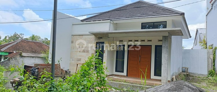 Cheap House Large Land SHM 4 Minutes to Sleman Market 1