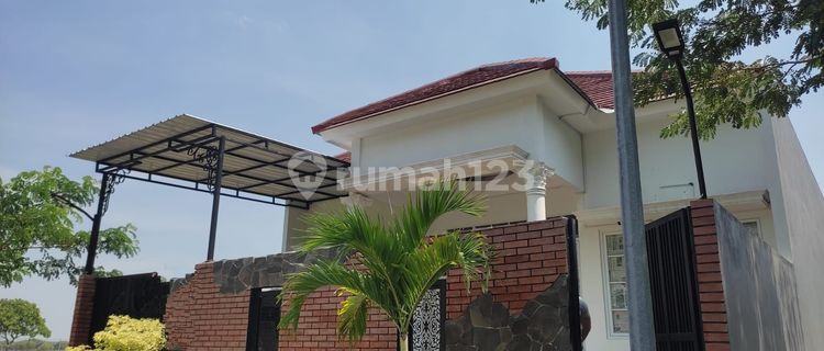 House Near Airport, Close to City Center on Padma Boulevard Semarang 1